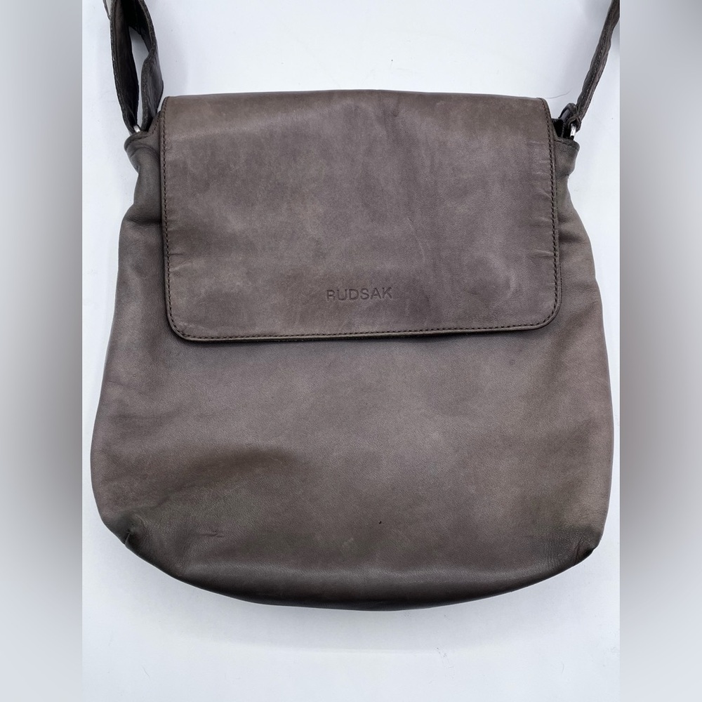 RUDSAK TAN CROSSBODY BAG LIGHTWEGHT VERY NICE HI QUALITY